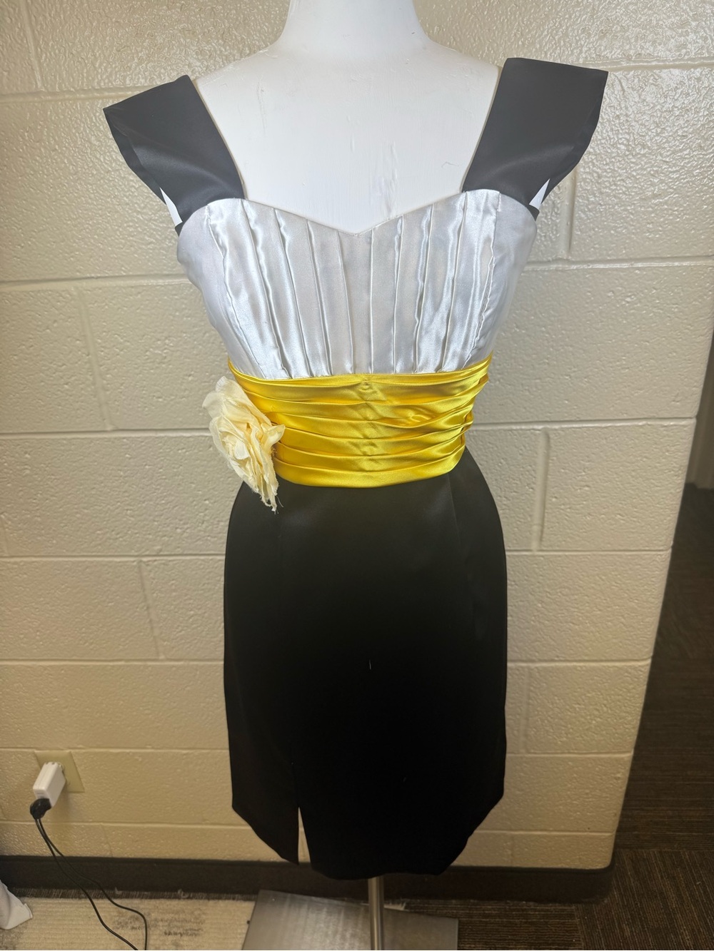 Jessica McClintock Black, Silver and Yellow Satin Midi Dress with Flower VTG